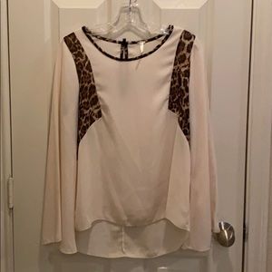 Leopard shoulder blouse 228